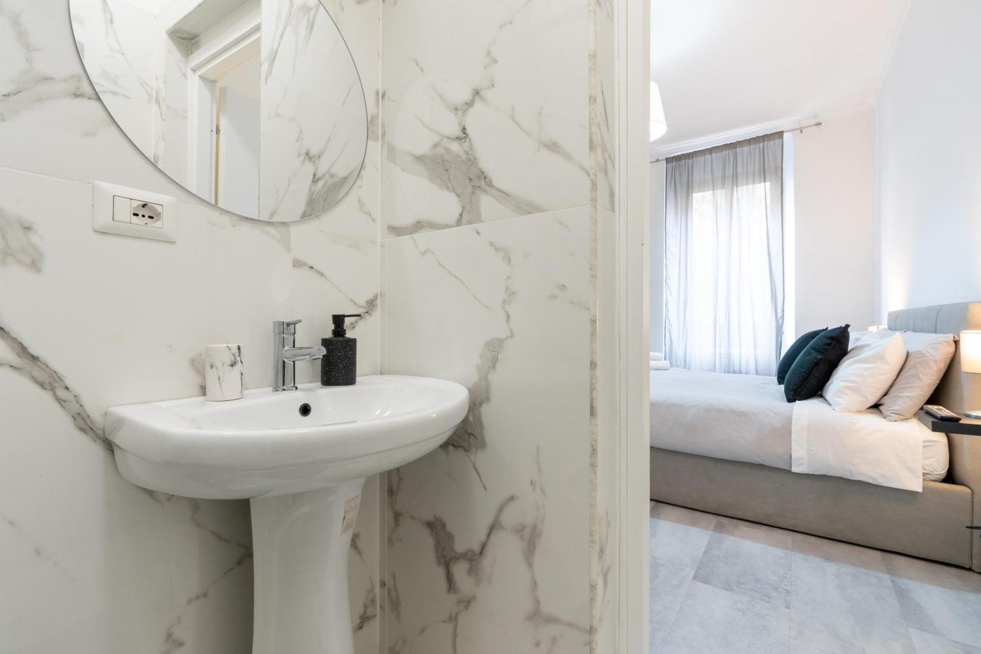 Amazing Apartment Near To Colosseo And Subway Рим Экстерьер фото