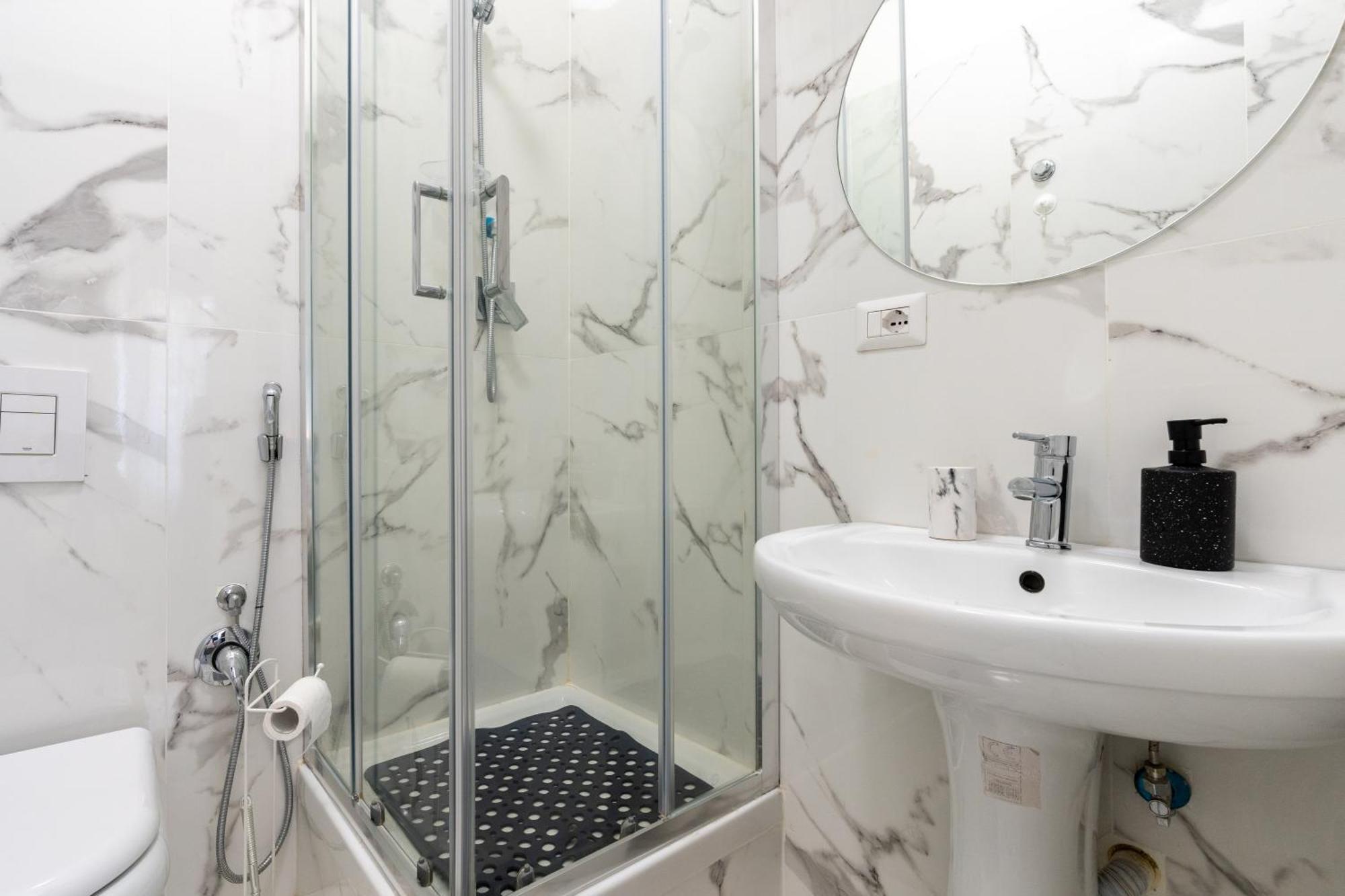 Amazing Apartment Near To Colosseo And Subway Рим Экстерьер фото